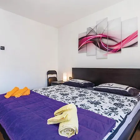 Apartamento Gorgeous In With Wifi