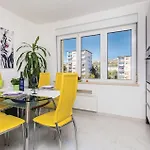 Lovely In With Wifi Apartamento Rijeka