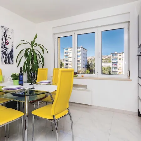 1 Bedroom Pet Friendly In Apartman Fiume