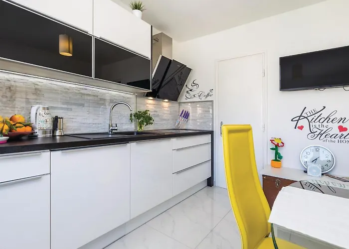 Lägenhet Lovely In With Wifi Rijeka